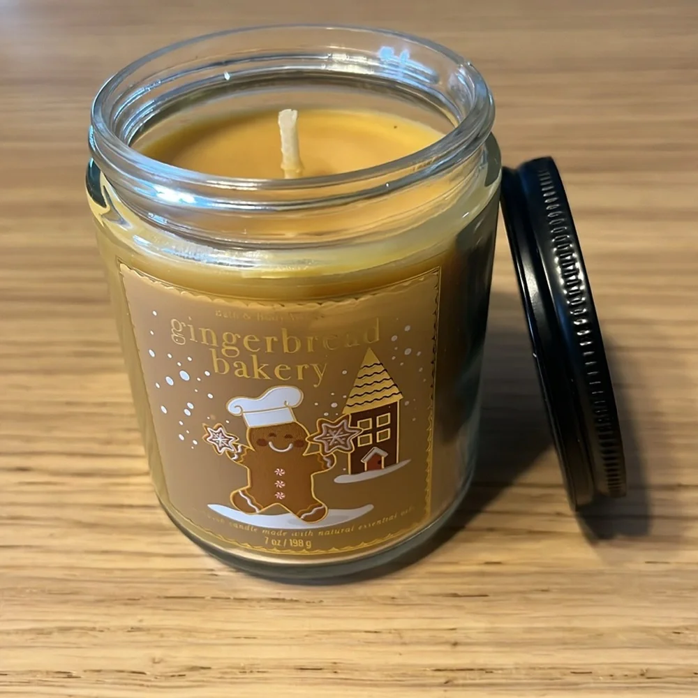 Bath & Body Works Single Wick Candle. Gingerbread Bakery.